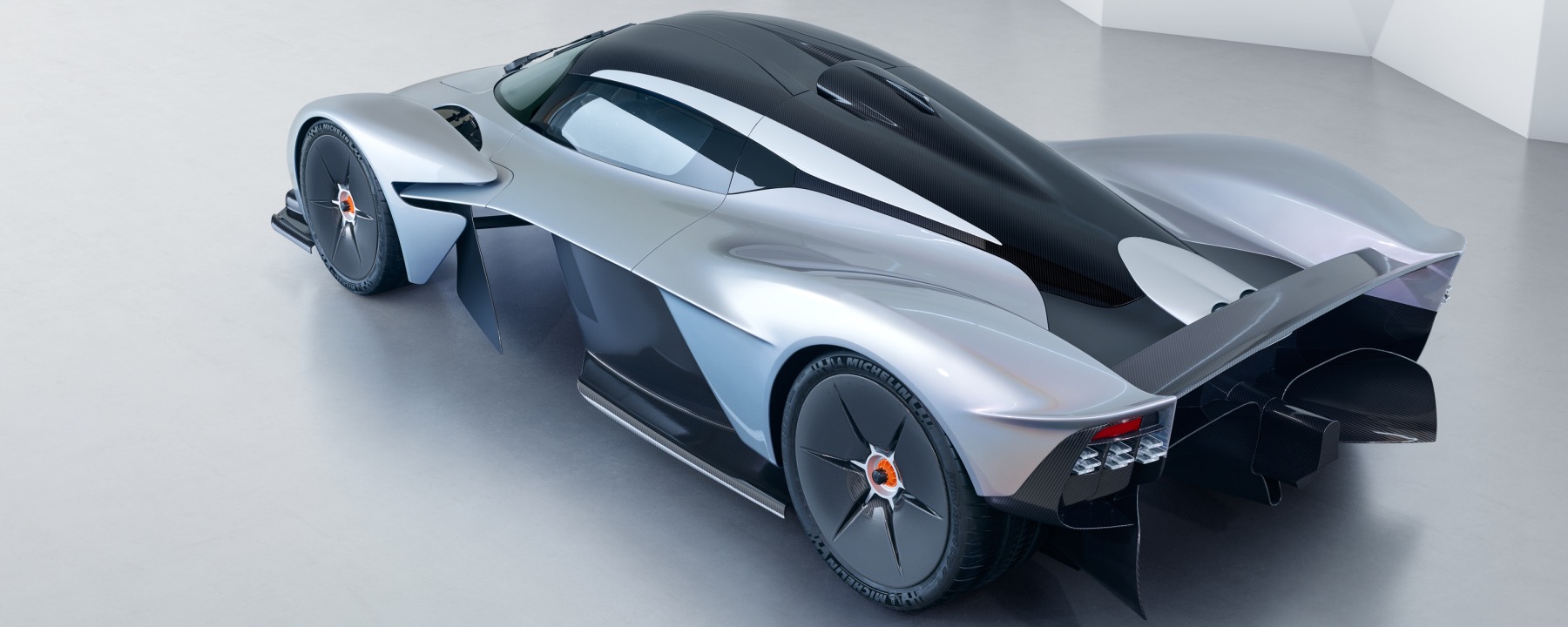 Aston Martin Media 3