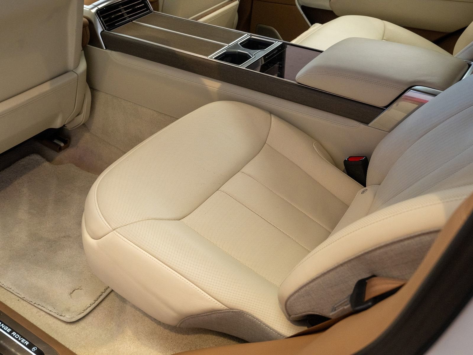 2022 Land Rover Range Rover SV