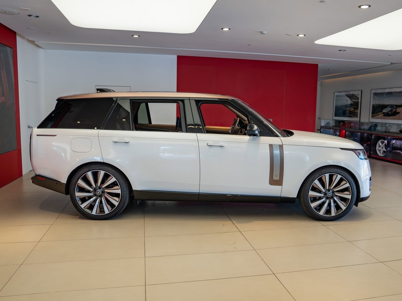 2022 Land Rover Range Rover SV