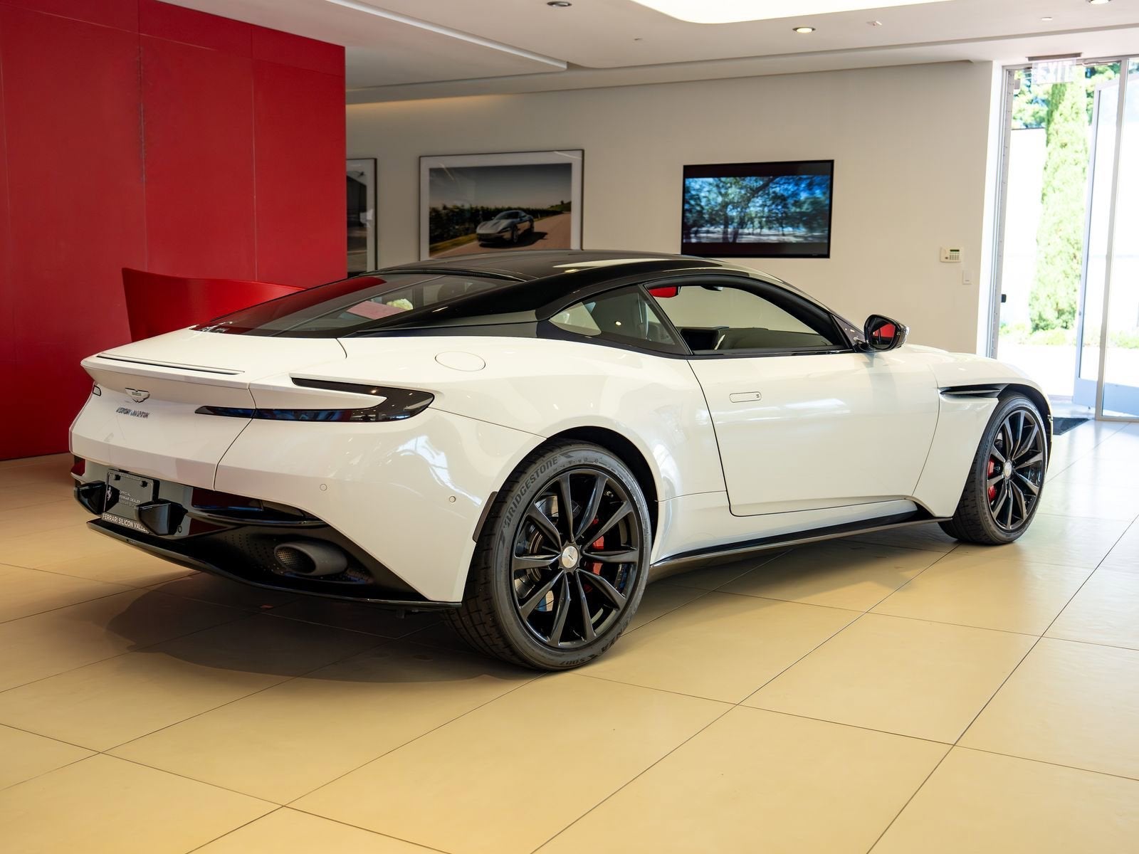 2018 Aston Martin DB11 Base