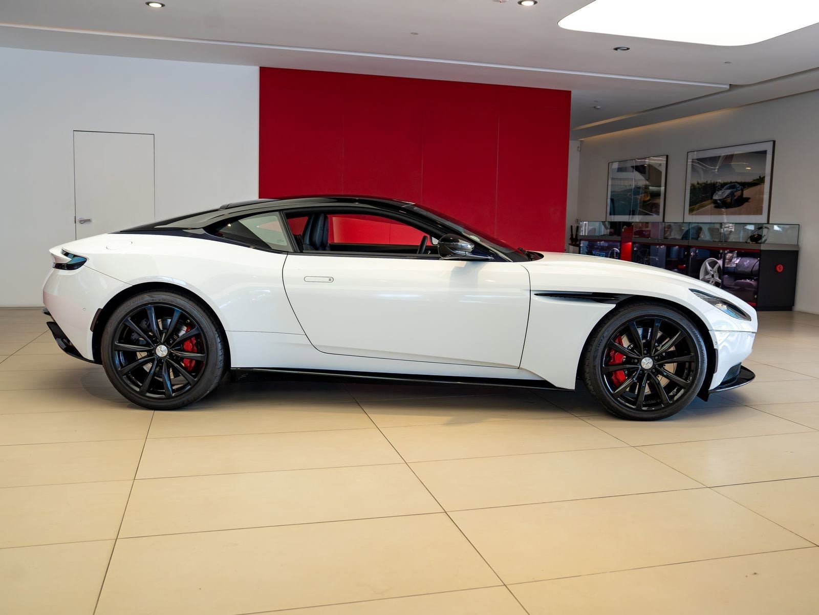2018 Aston Martin DB11 Base