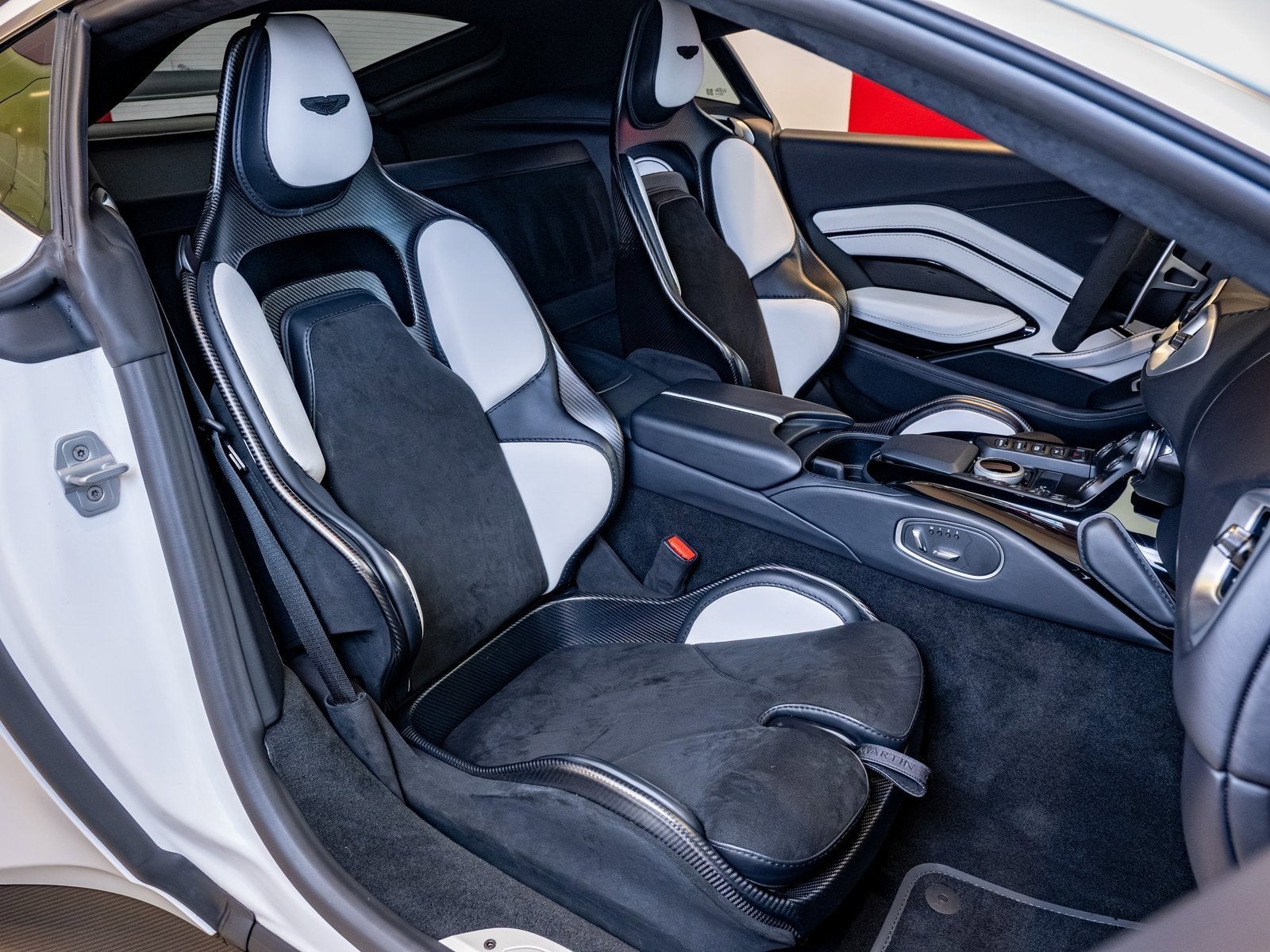 2023 Aston Martin Vantage V12