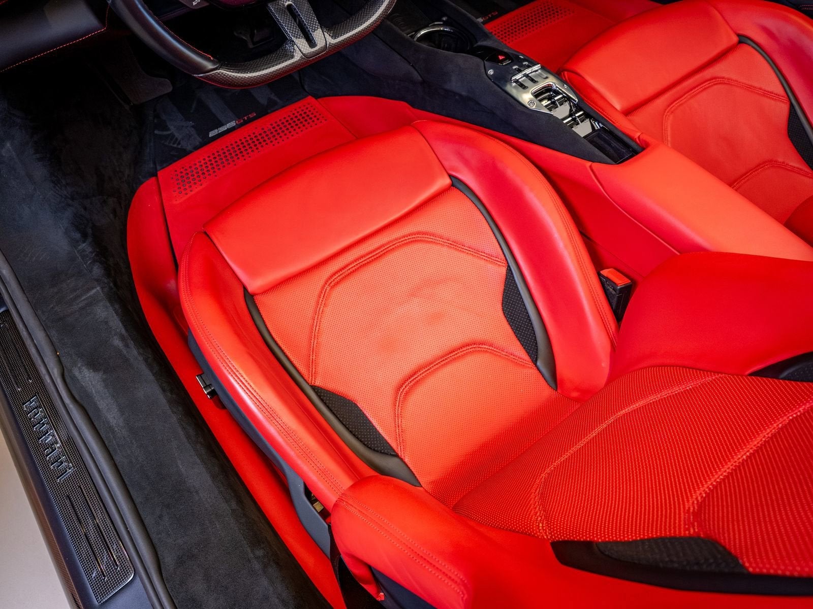 2023 Ferrari 296 GTS Base