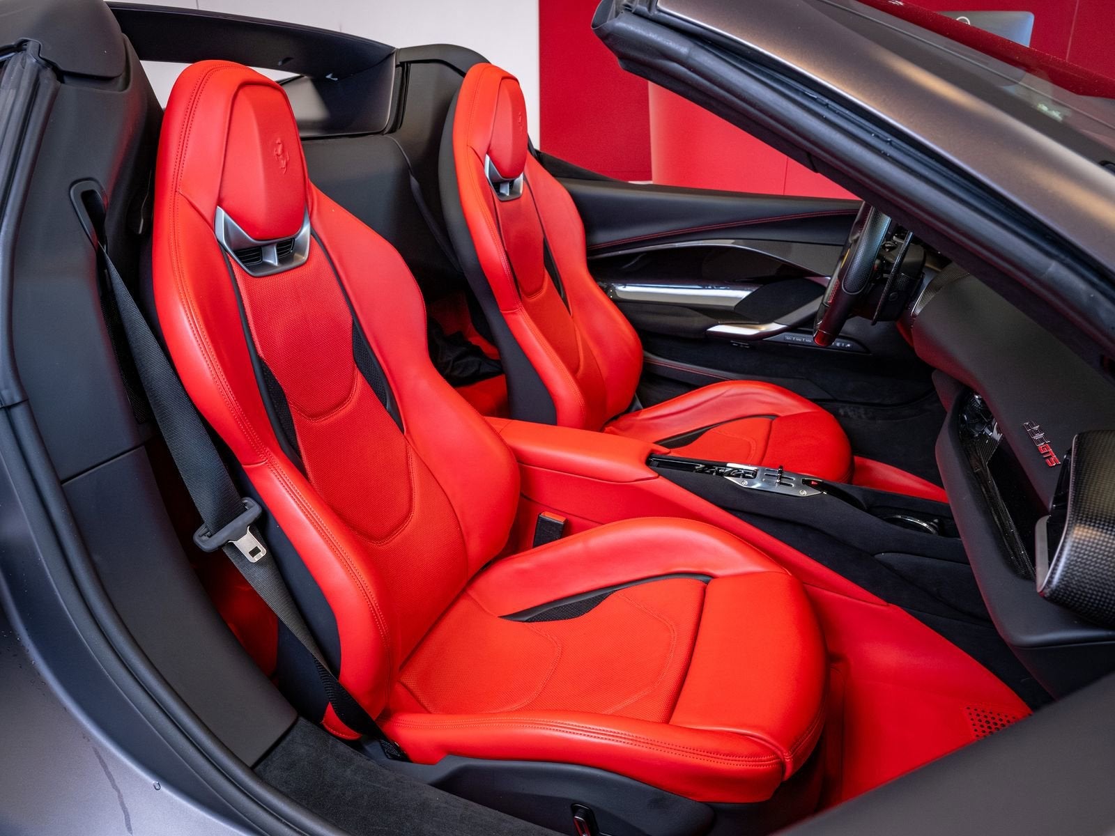 2023 Ferrari 296 GTS Base