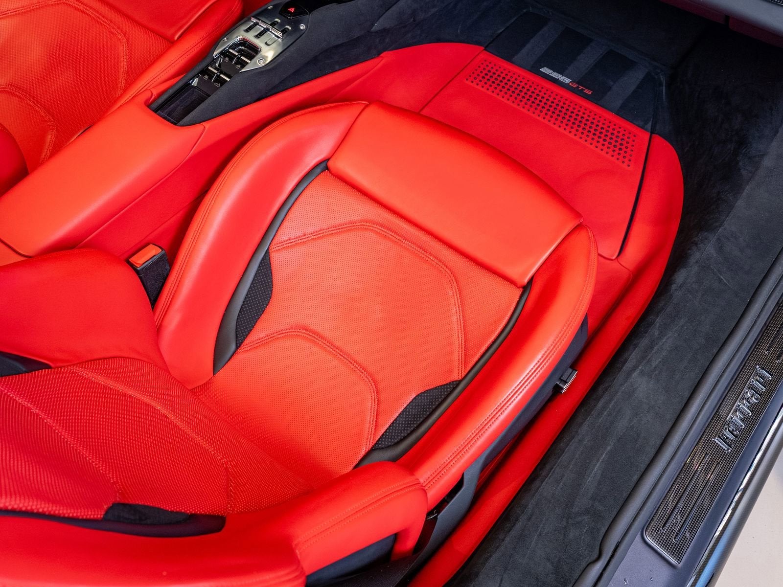 2023 Ferrari 296 GTS Base