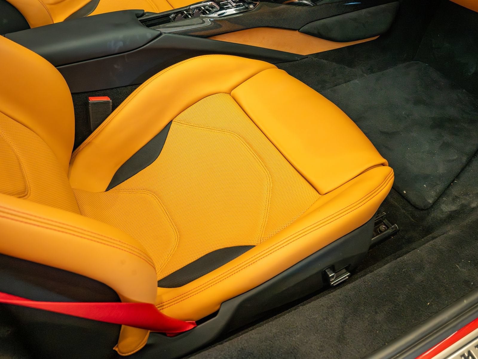 2024 Ferrari 296 GTS Base