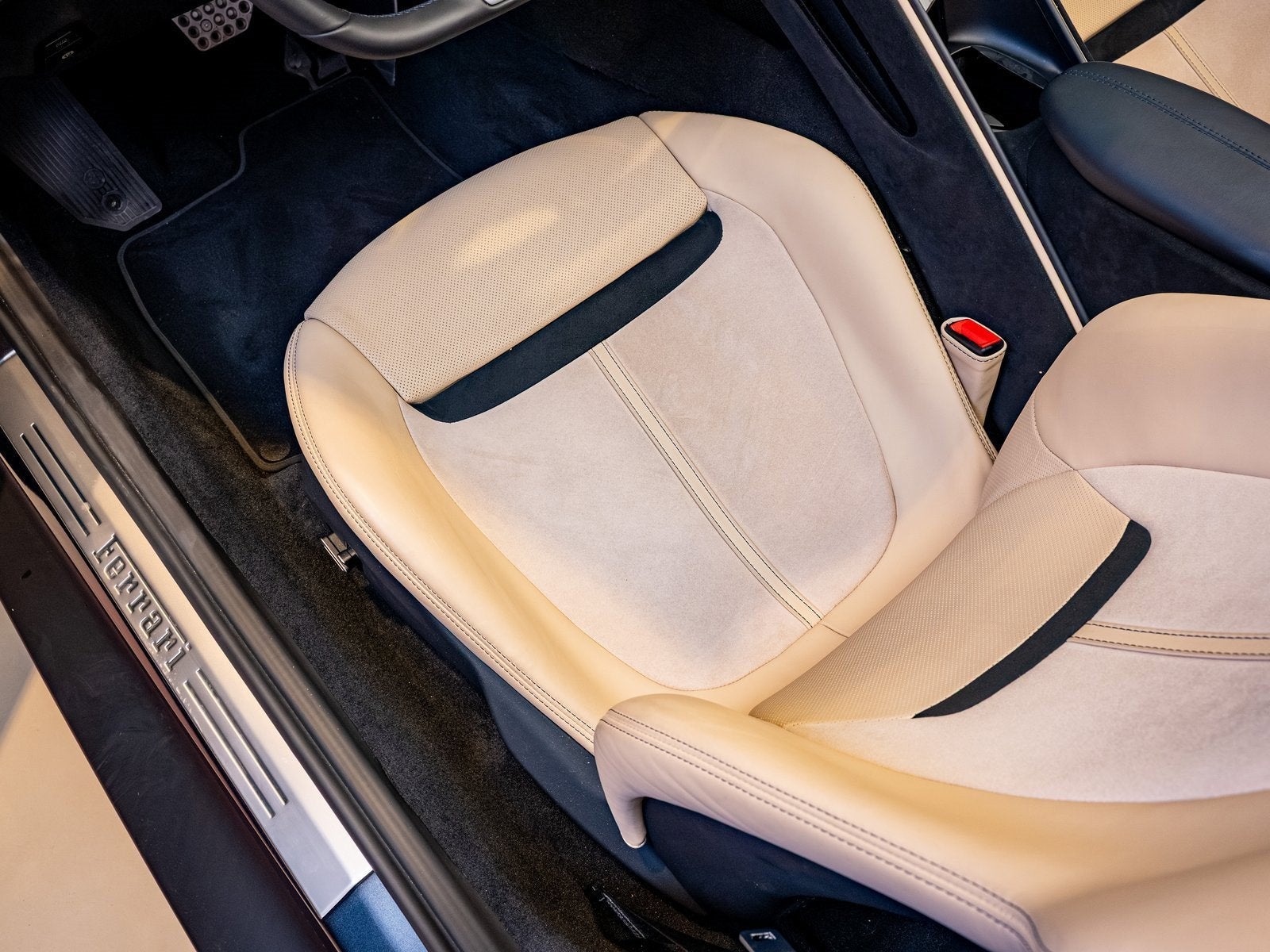 2024 Ferrari Roma Spider Base