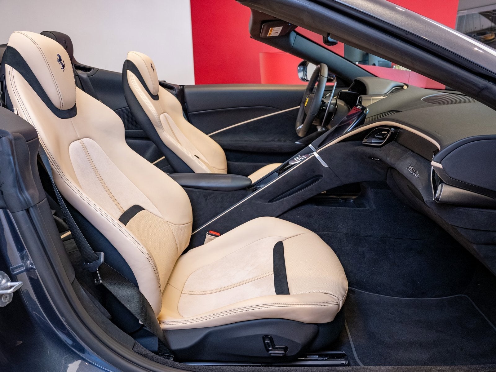 2024 Ferrari Roma Spider Base