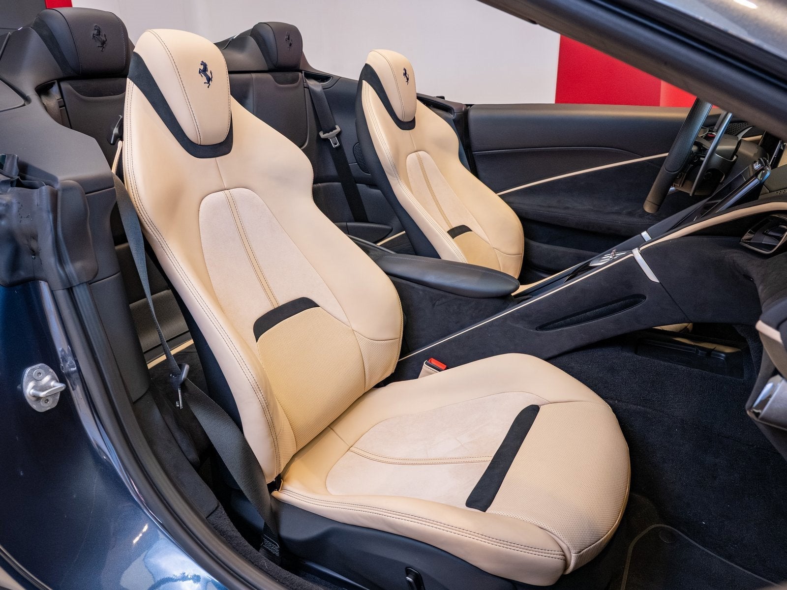 2024 Ferrari Roma Spider Base