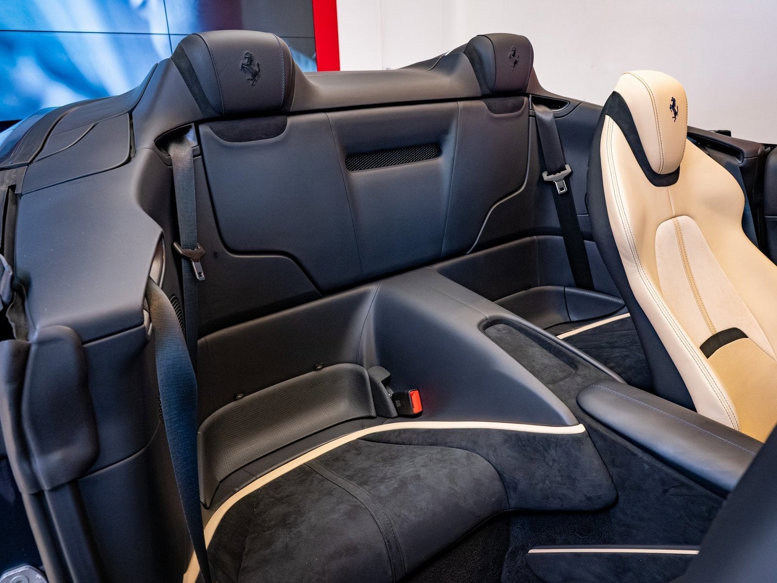 2024 Ferrari Roma Spider Base