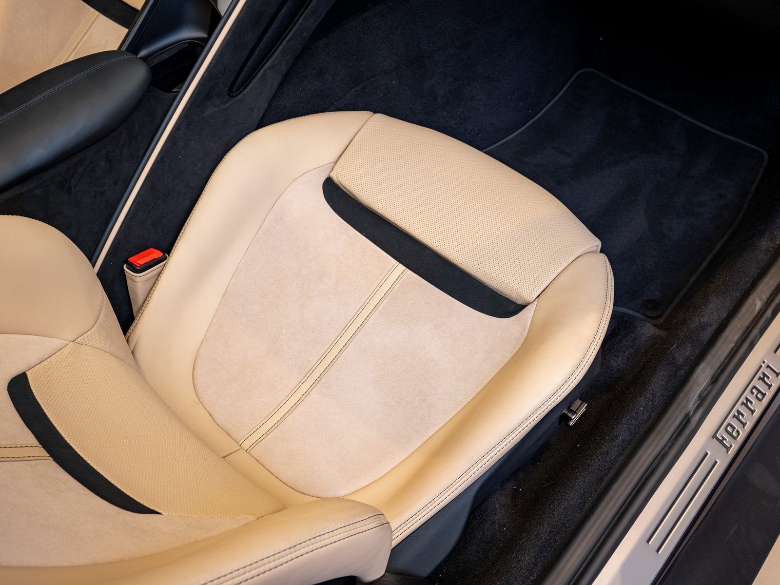 2024 Ferrari Roma Spider Base