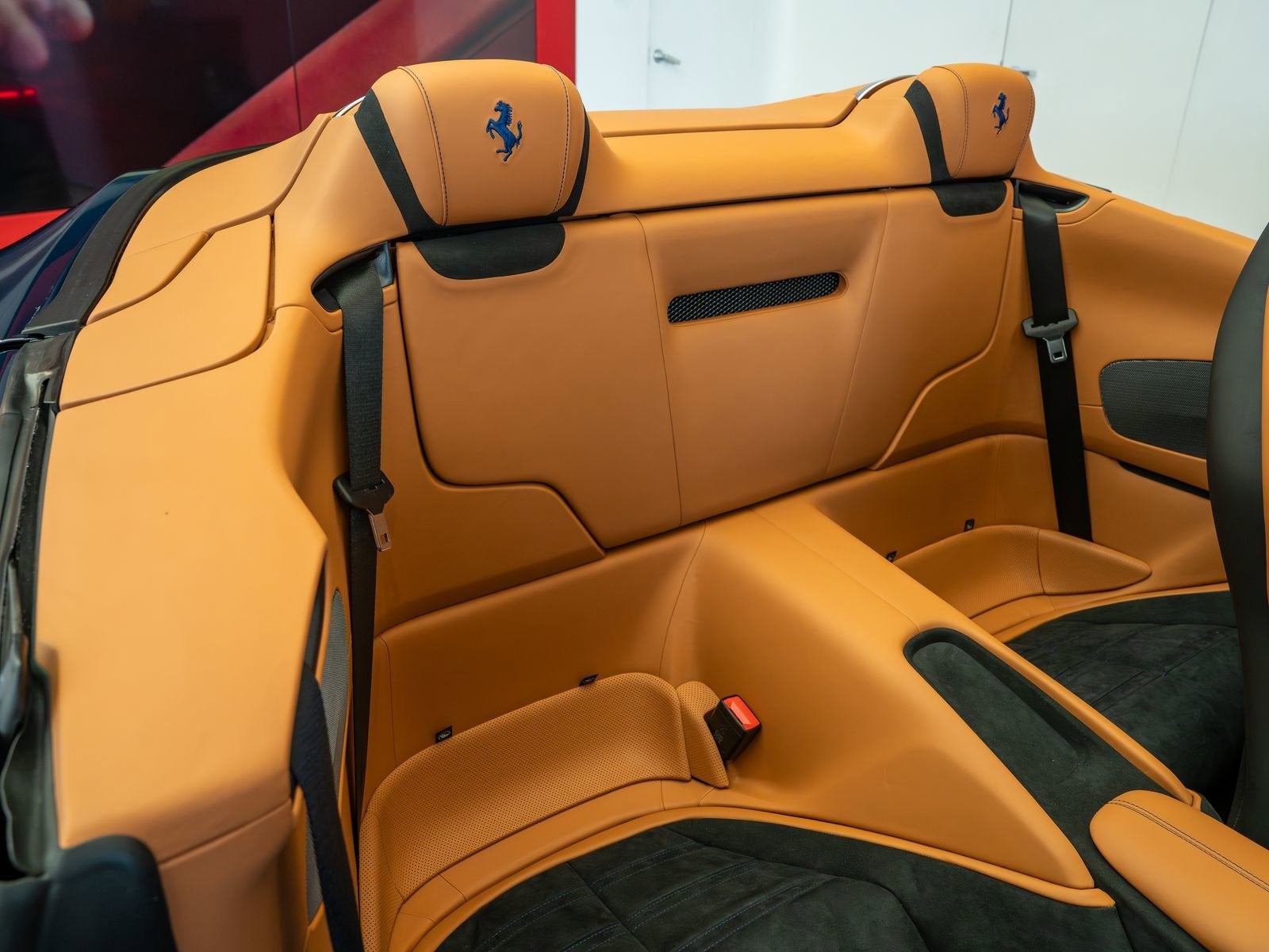 2025 Ferrari Roma Spider Base