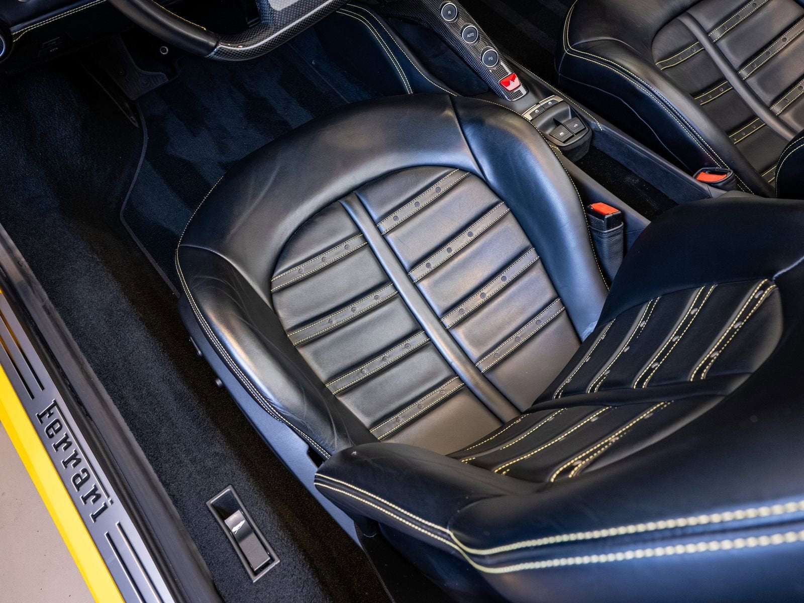 2019 Ferrari 488 Spider Base