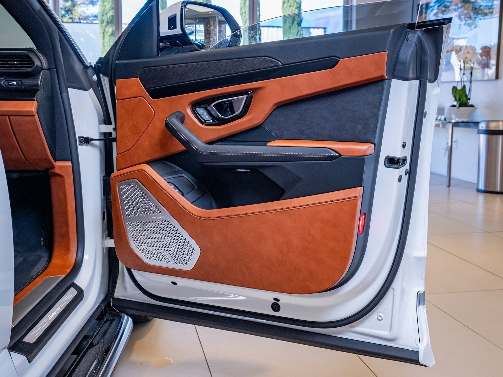 2022 Lamborghini Urus Base