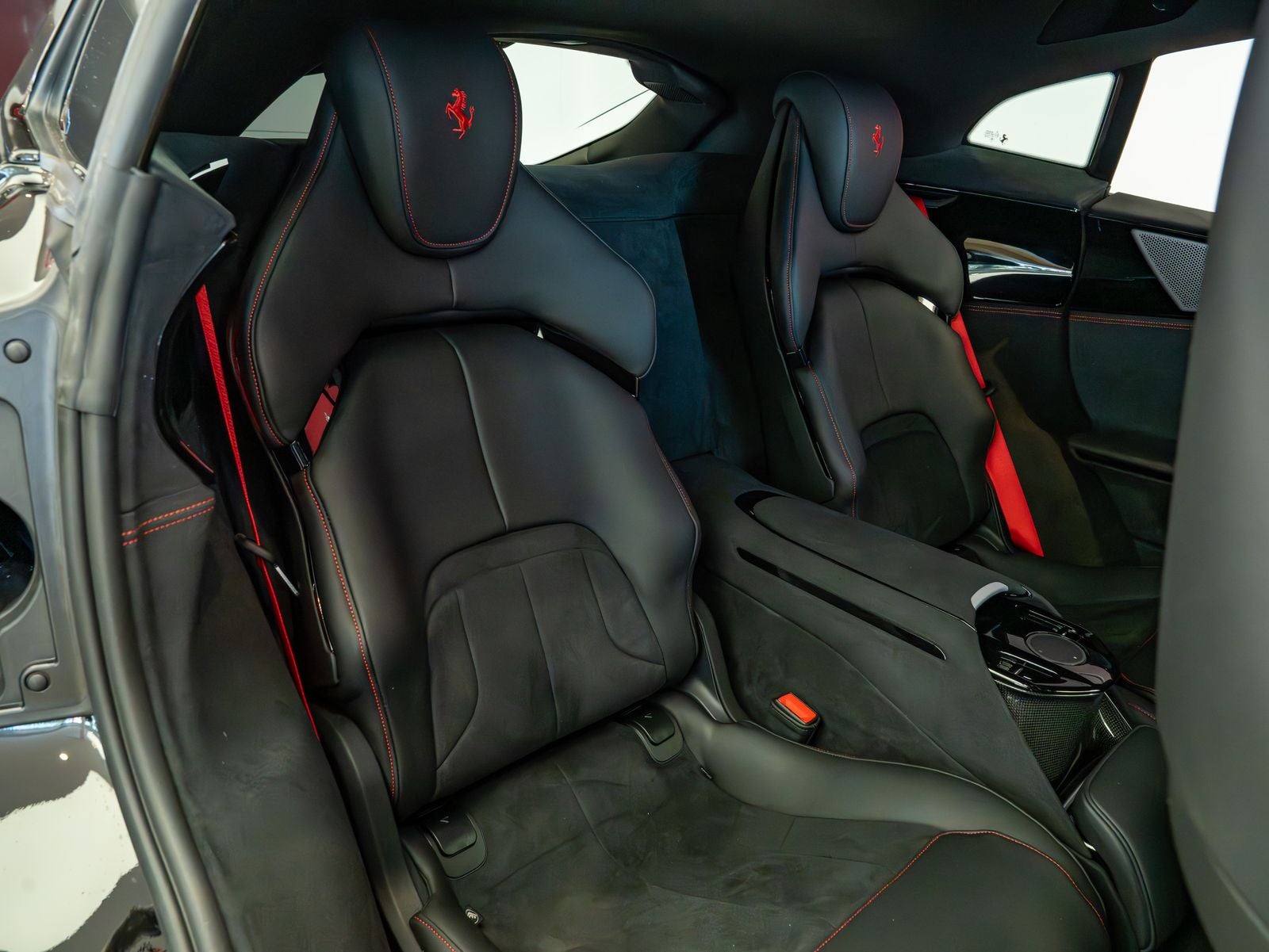 2025 Ferrari Purosangue Base