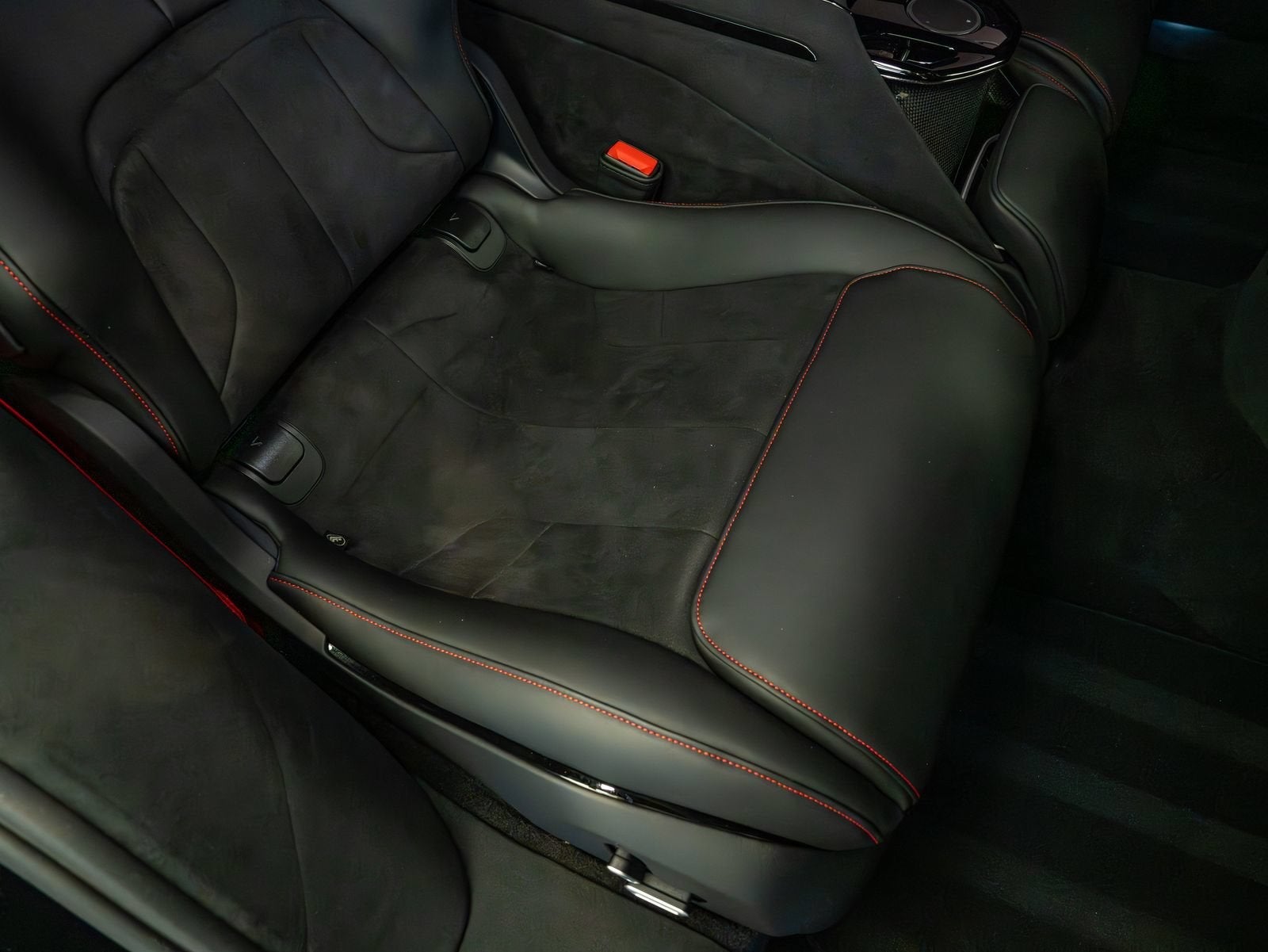 2025 Ferrari Purosangue Base