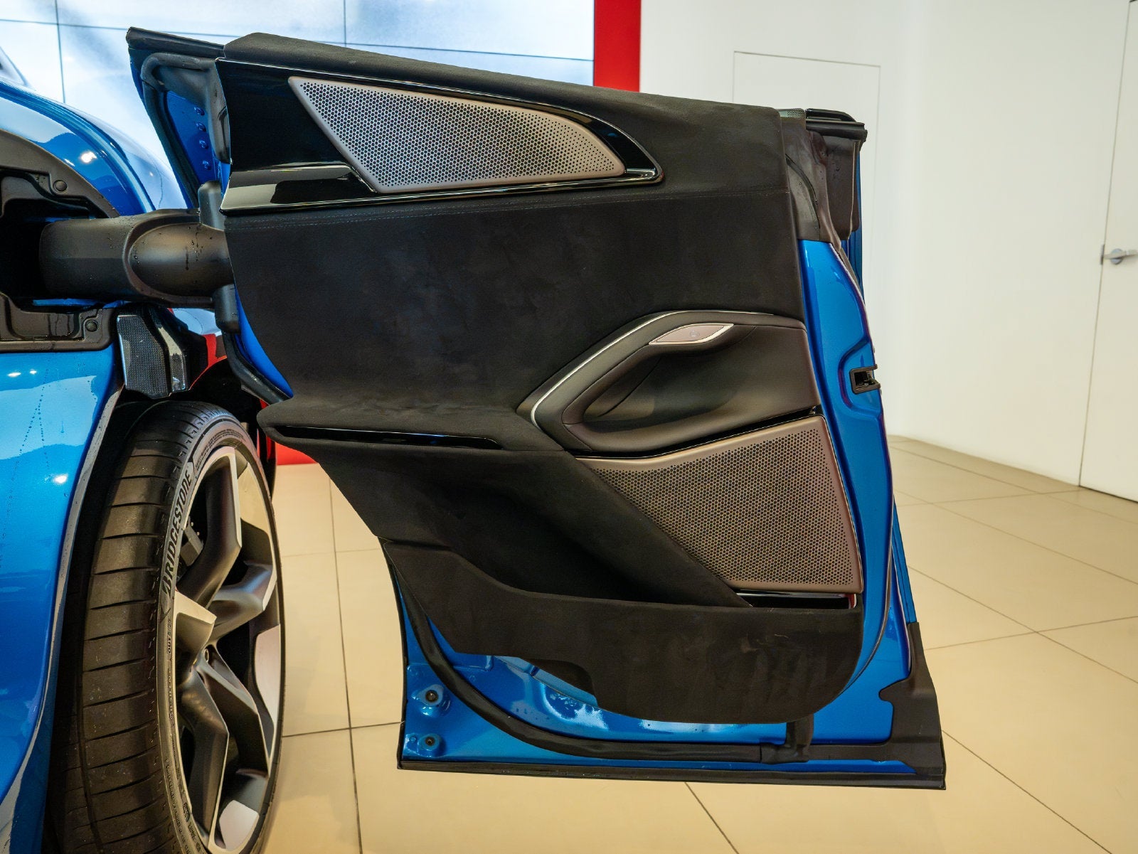 2023 Ferrari Purosangue Base