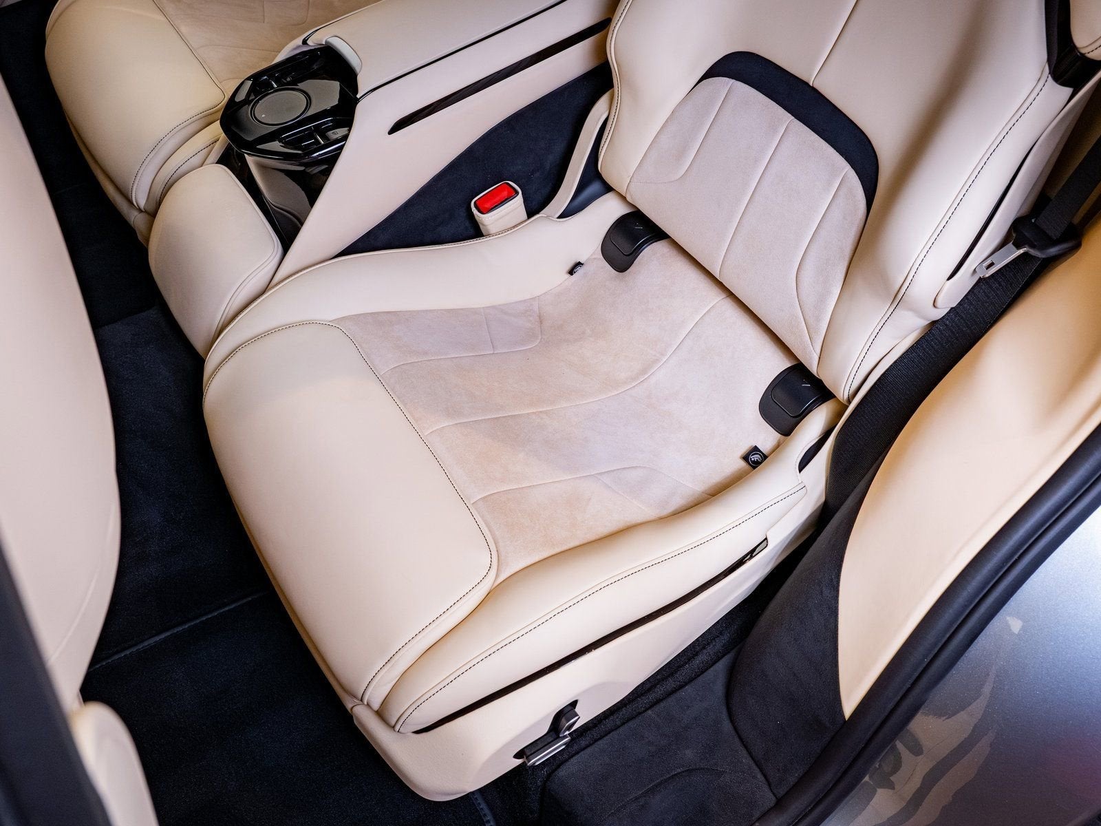 2025 Ferrari Purosangue Base