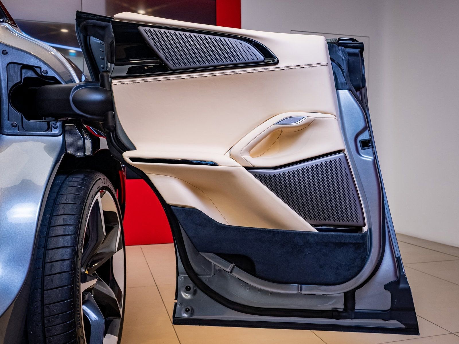 2025 Ferrari Purosangue Base