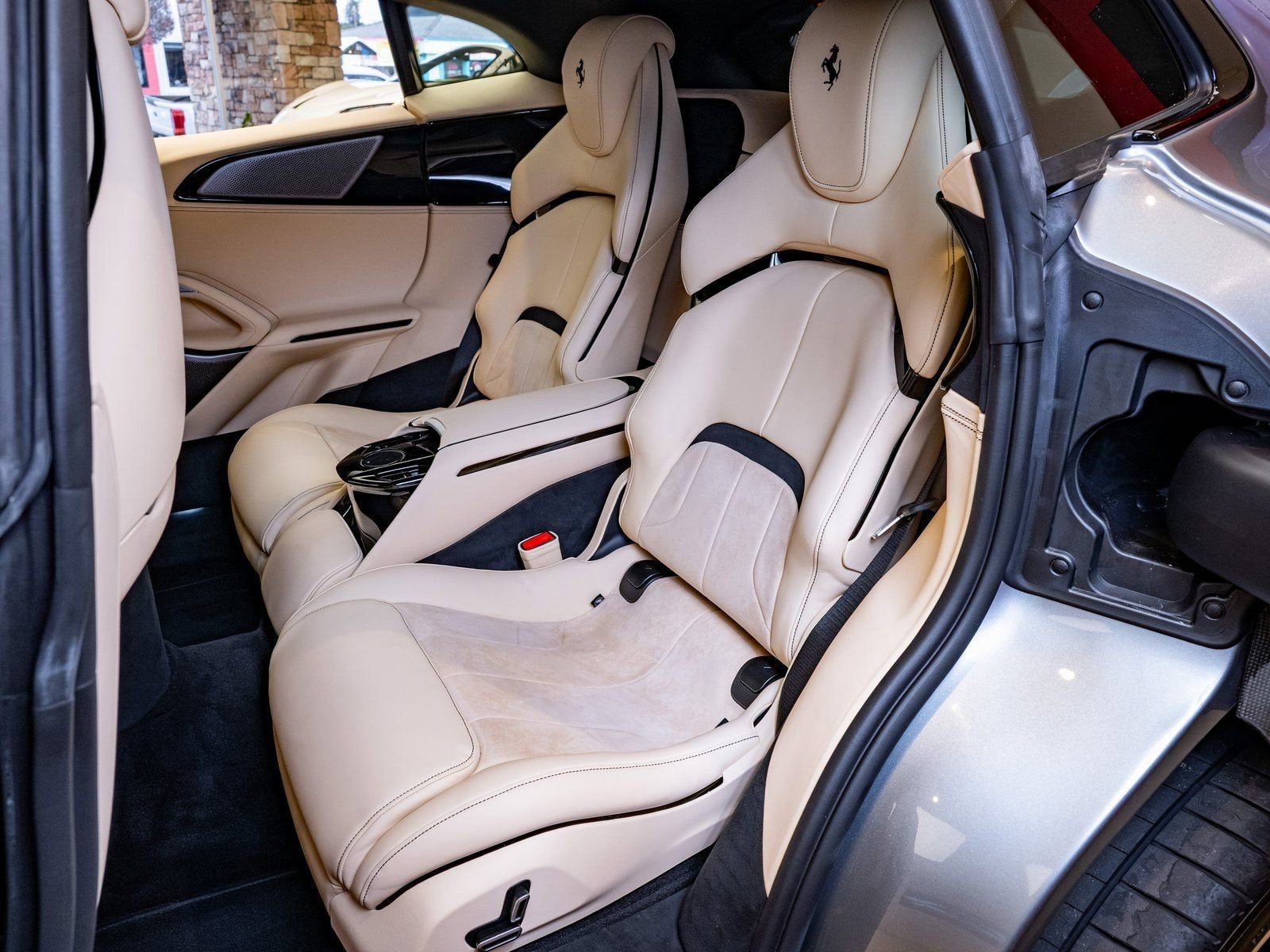 2025 Ferrari Purosangue Base