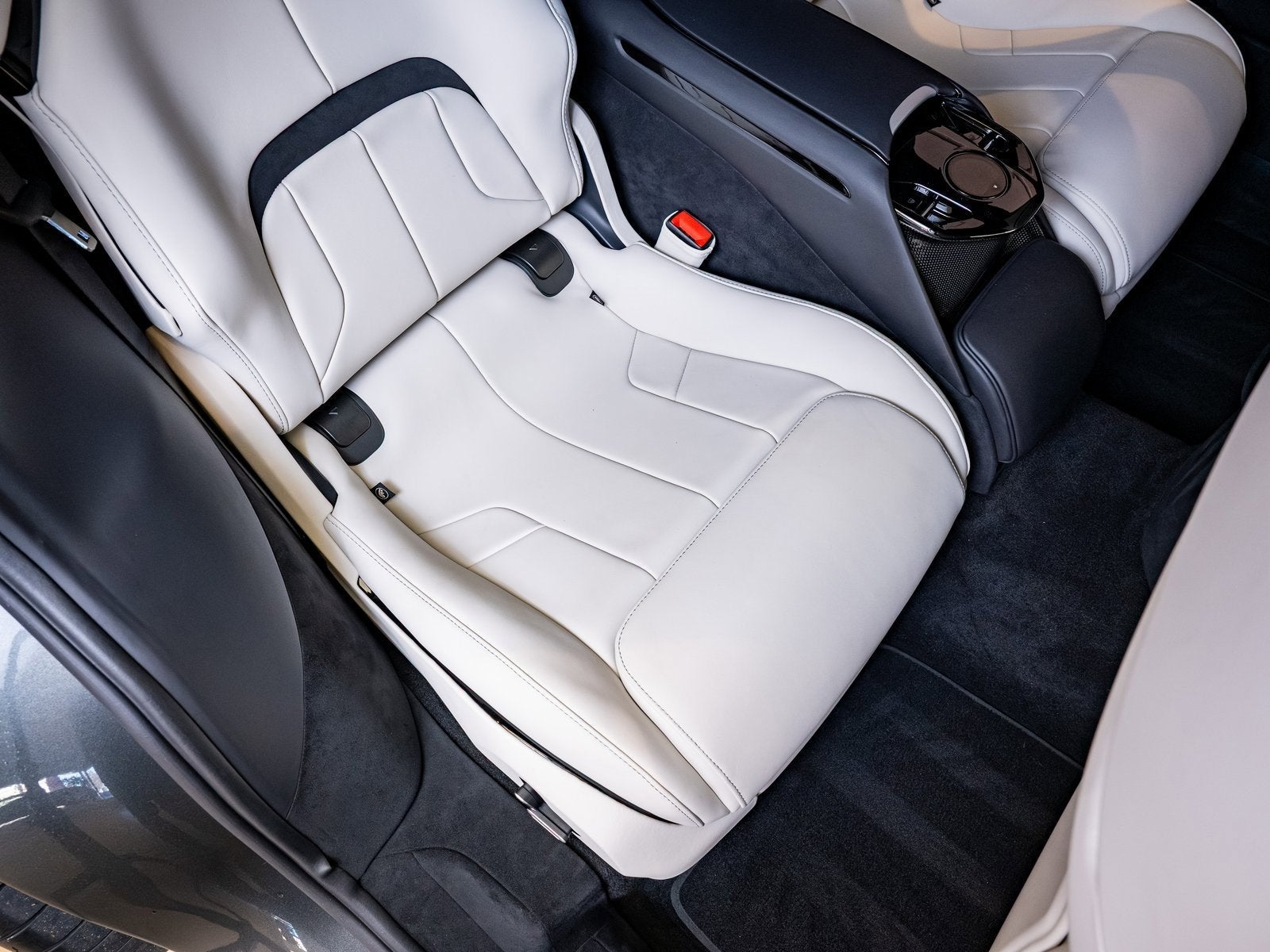 2024 Ferrari Purosangue Base