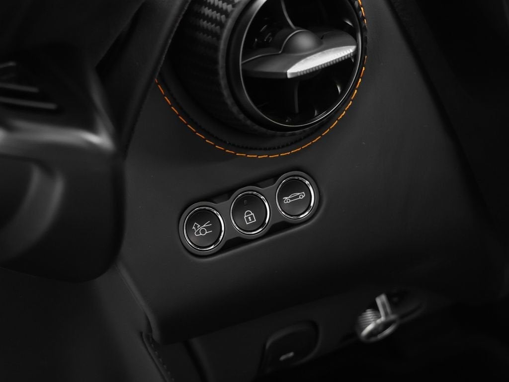 2025 McLaren 750S Base