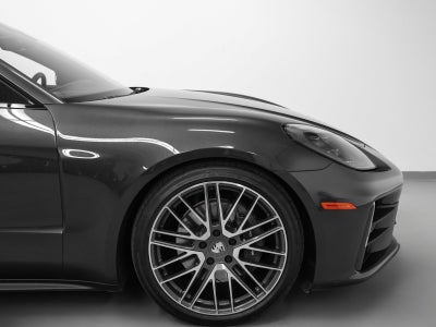 2025 Porsche Panamera 4
