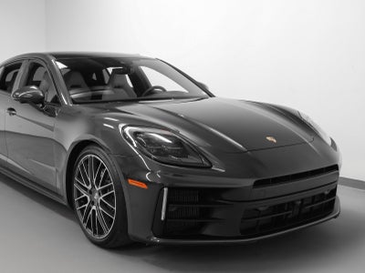 2025 Porsche Panamera 4
