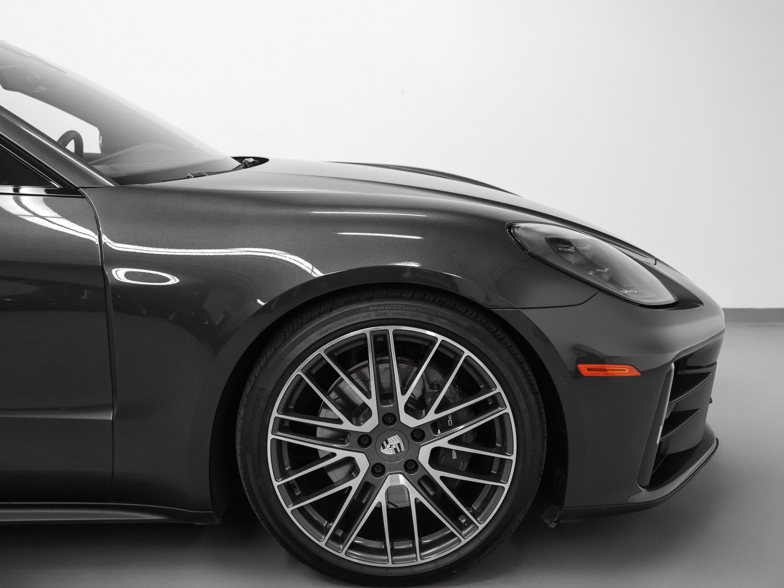 2025 Porsche Panamera 4