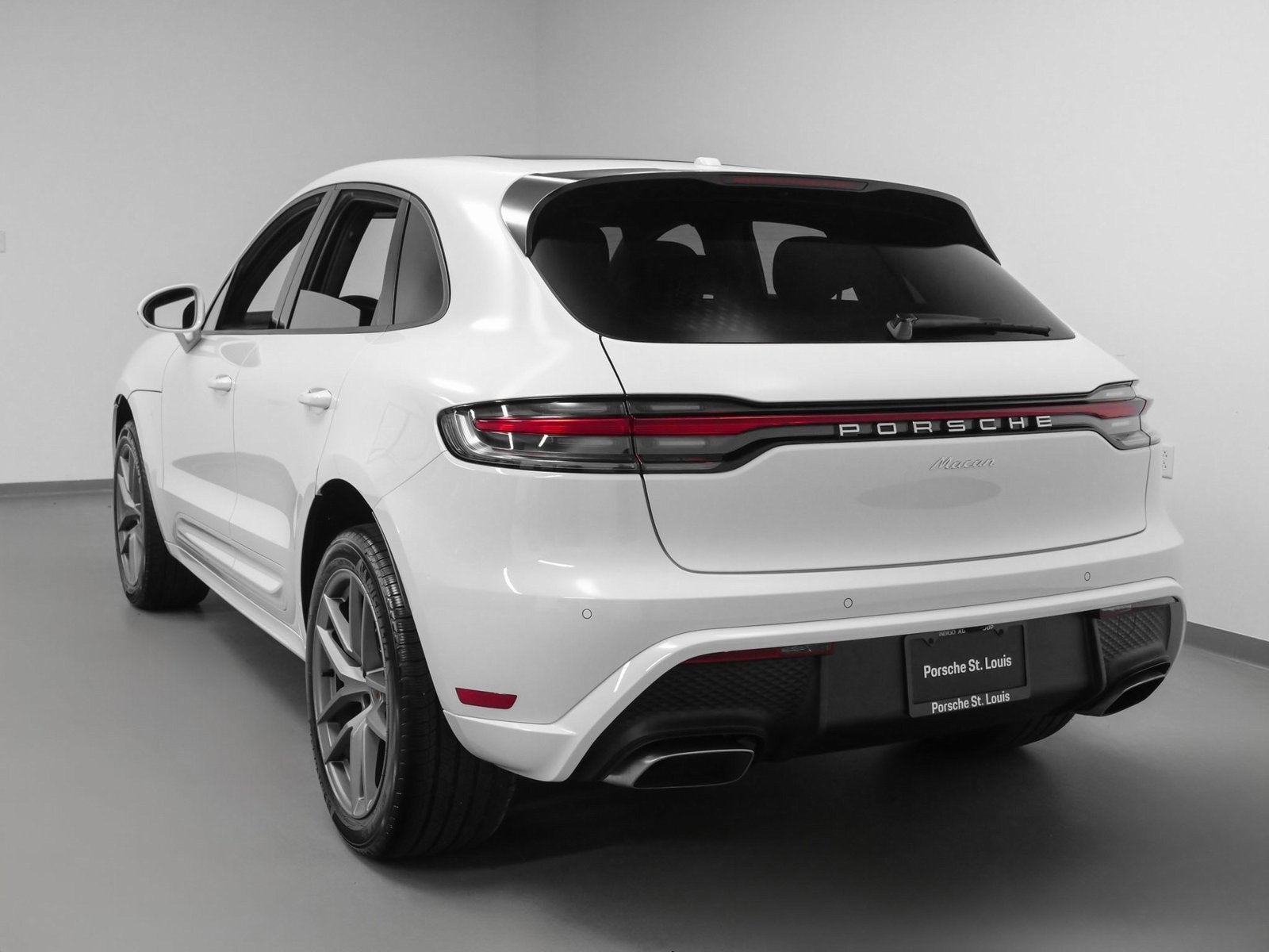 2025 Porsche Macan Base