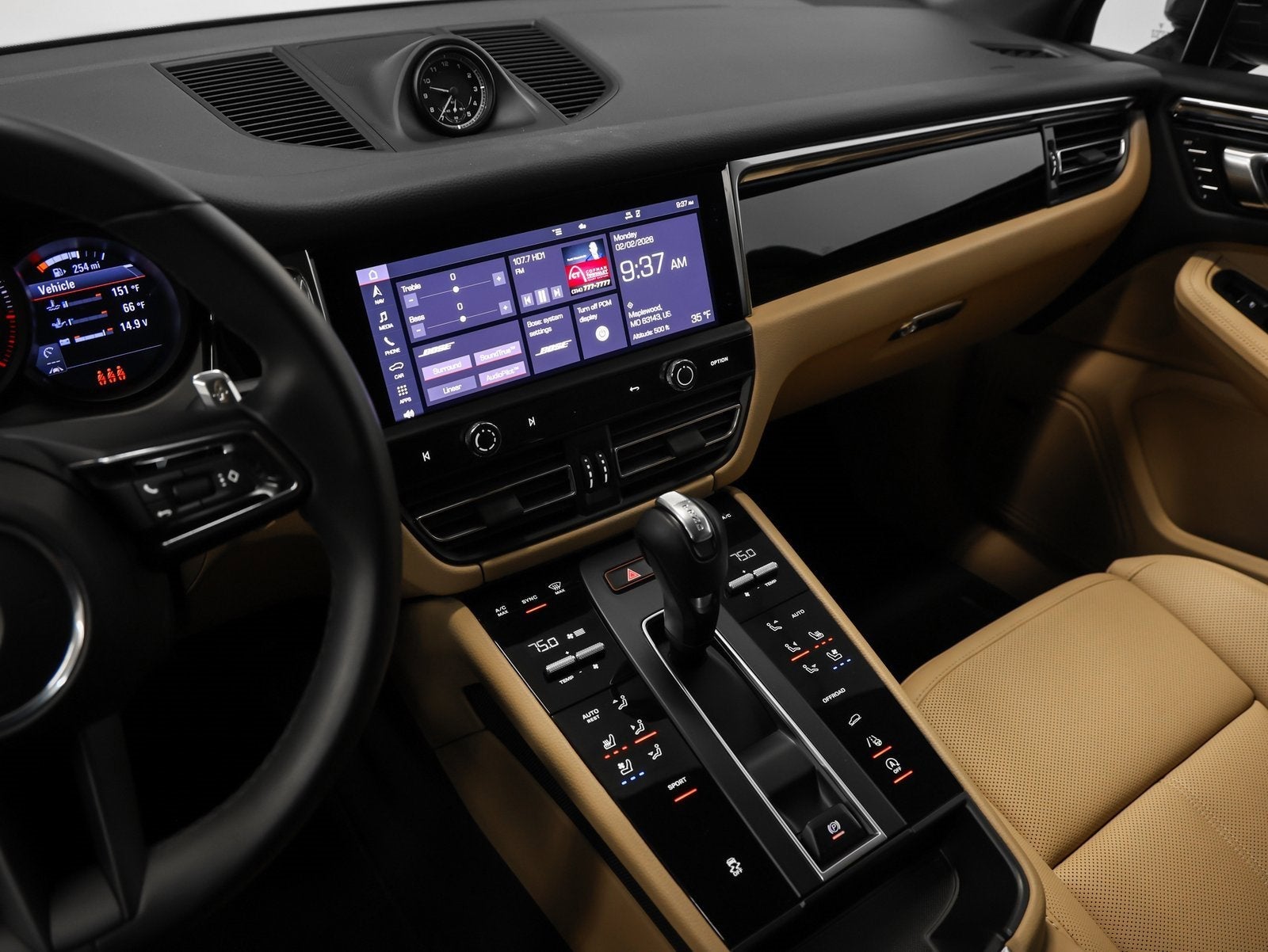 2025 Porsche Macan Base