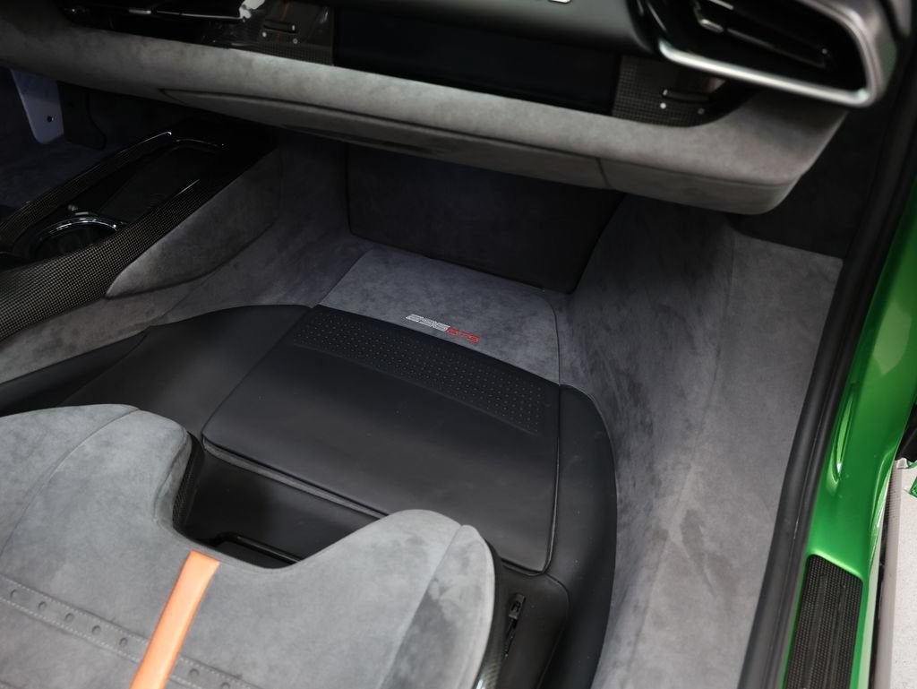 2024 Ferrari 296 GTS Base