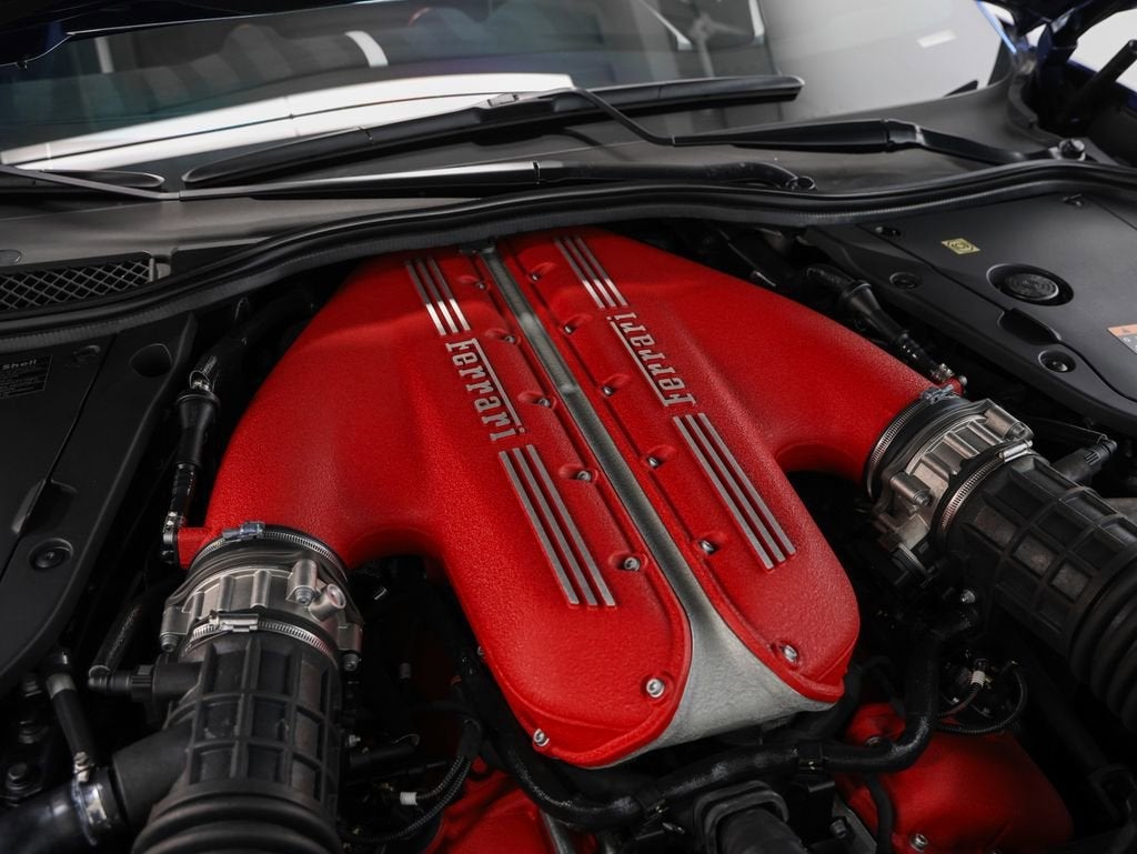 2022 Ferrari 812 Competizione Base