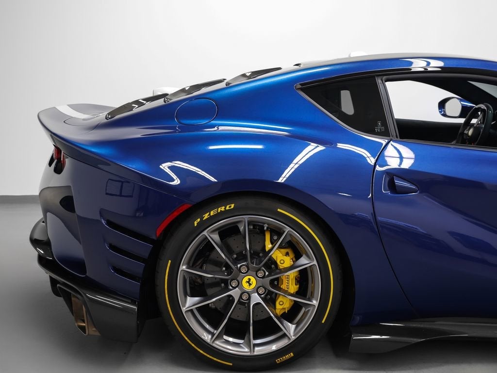 2022 Ferrari 812 Competizione Base