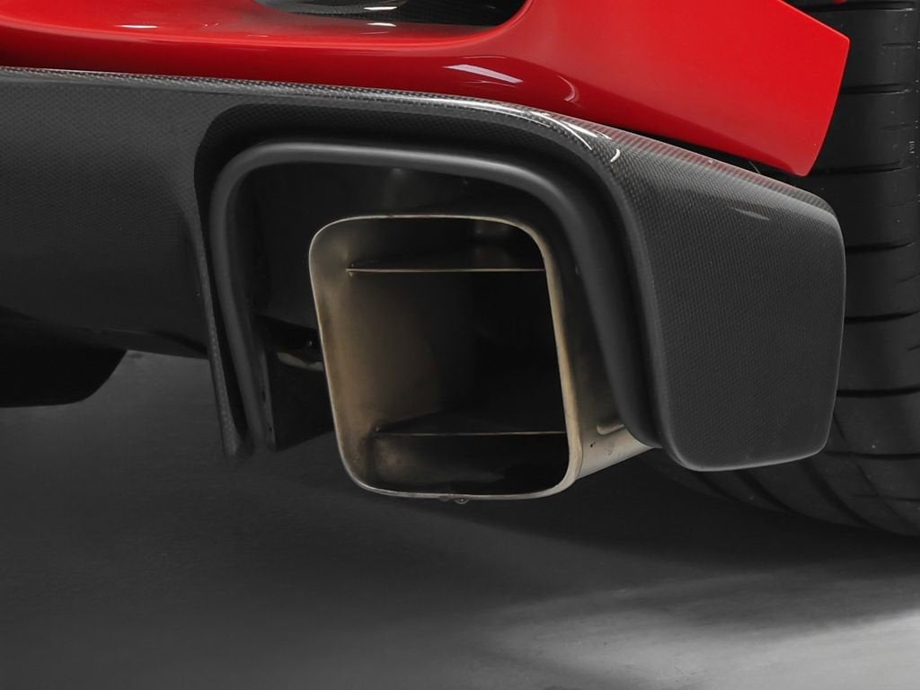 2024 Ferrari 812 Competizione Base