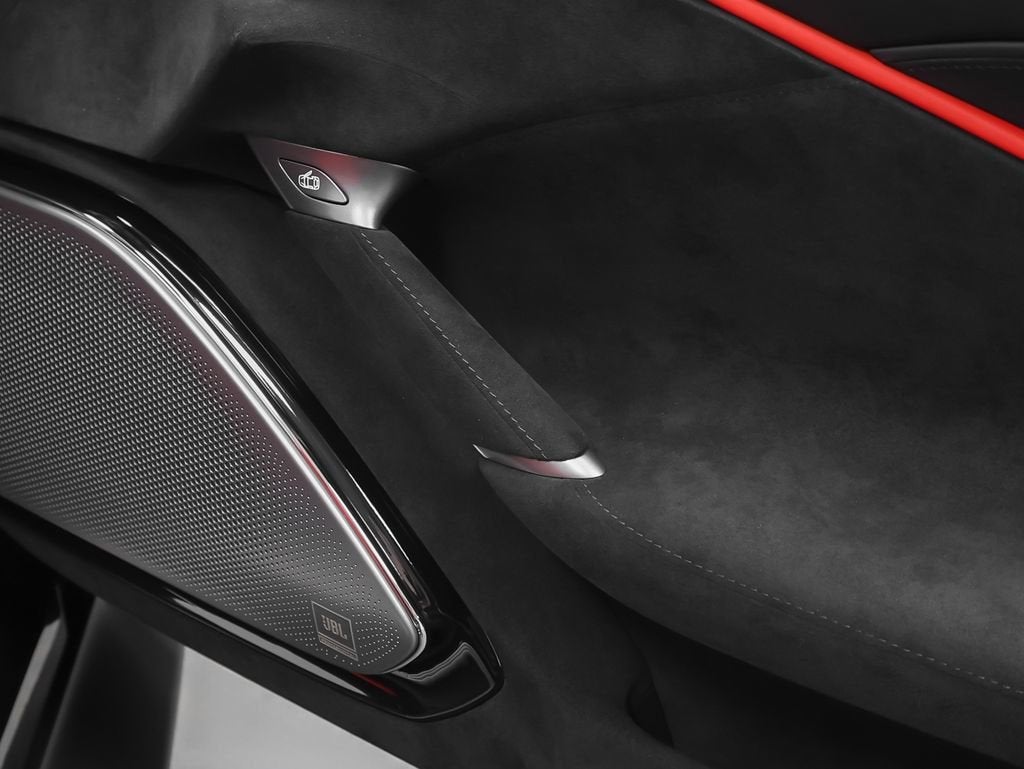 2025 Ferrari Roma Spider Base