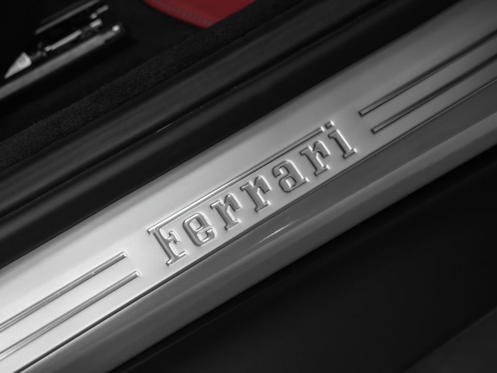 2025 Ferrari Roma Spider Base