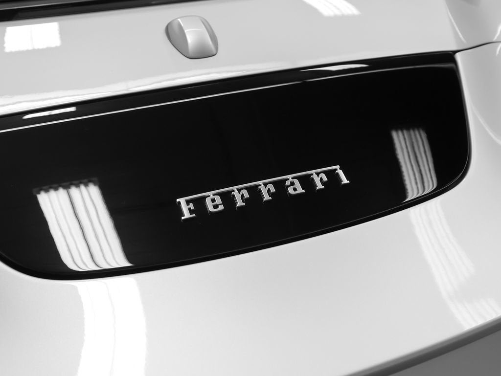 2025 Ferrari Roma Spider Base