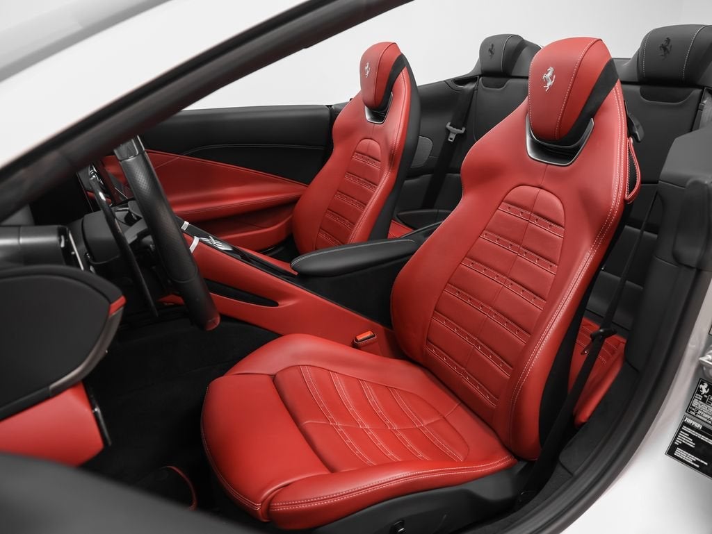 2025 Ferrari Roma Spider Base
