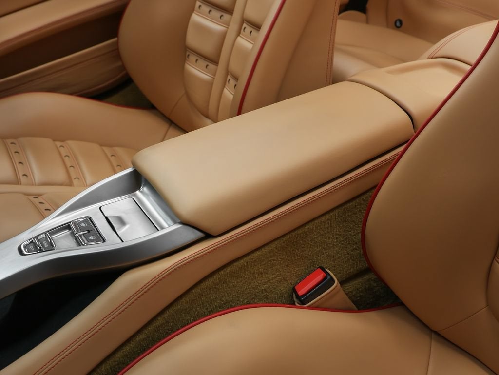 2010 Ferrari California Base