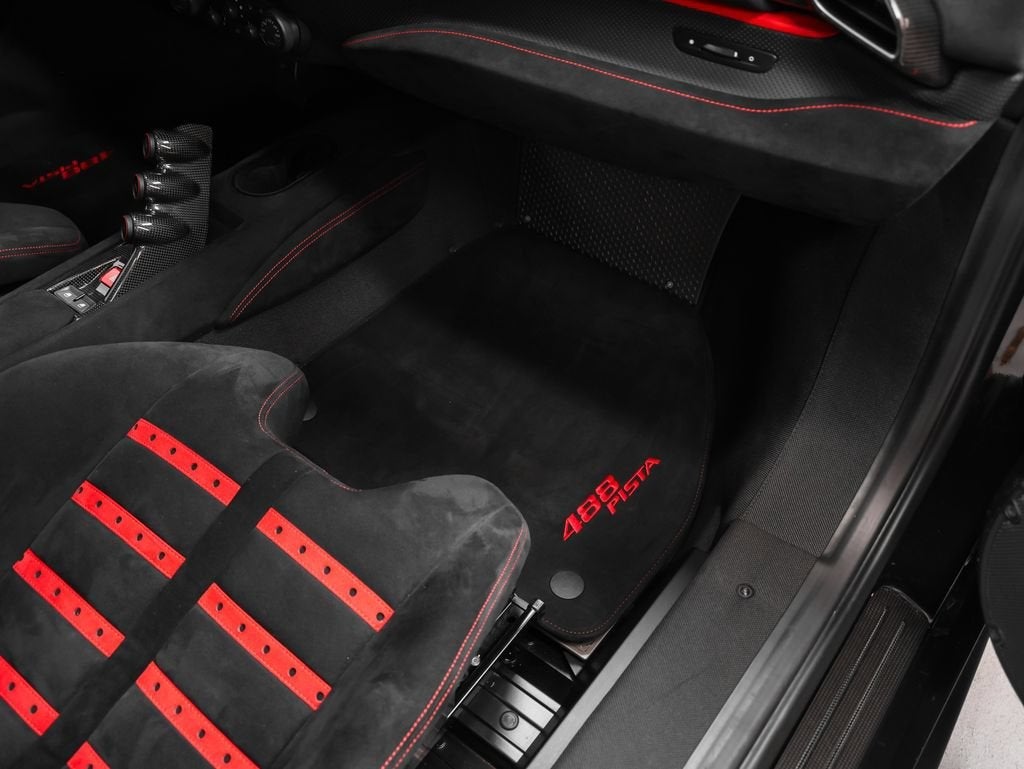 2020 Ferrari 488 Pista Base