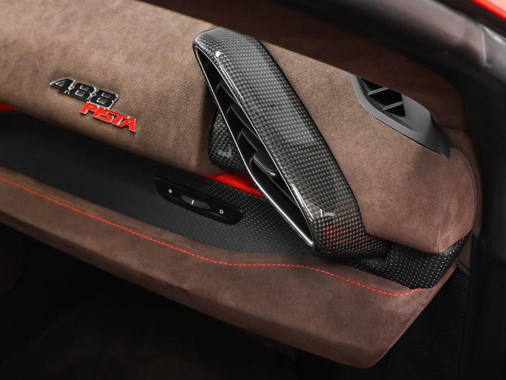 2020 Ferrari 488 Pista Base