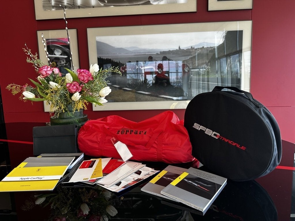 2022 Ferrari SF90 Stradale Base