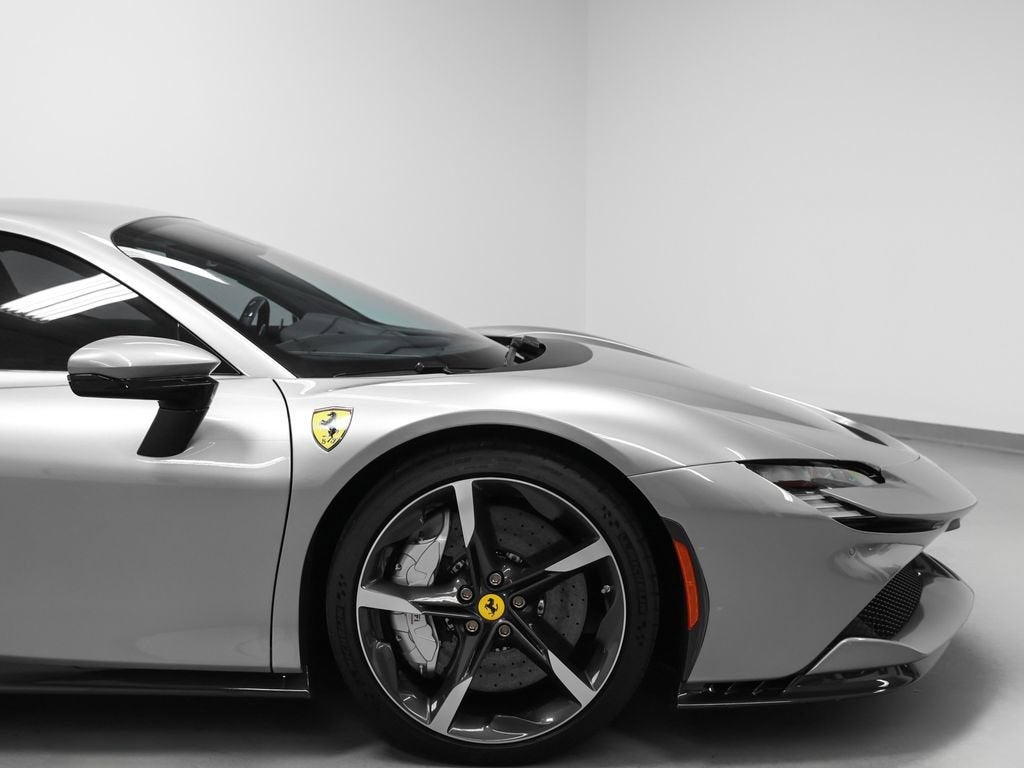 2023 Ferrari SF90 Stradale Base