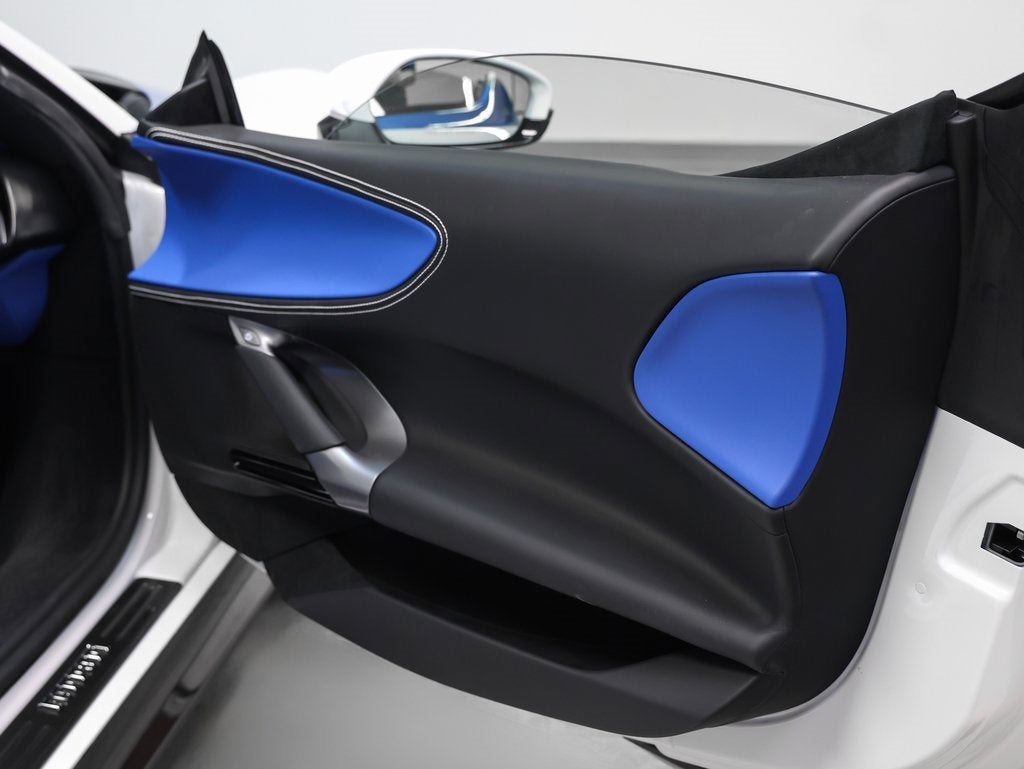 2025 Ferrari SF90 Spider Base