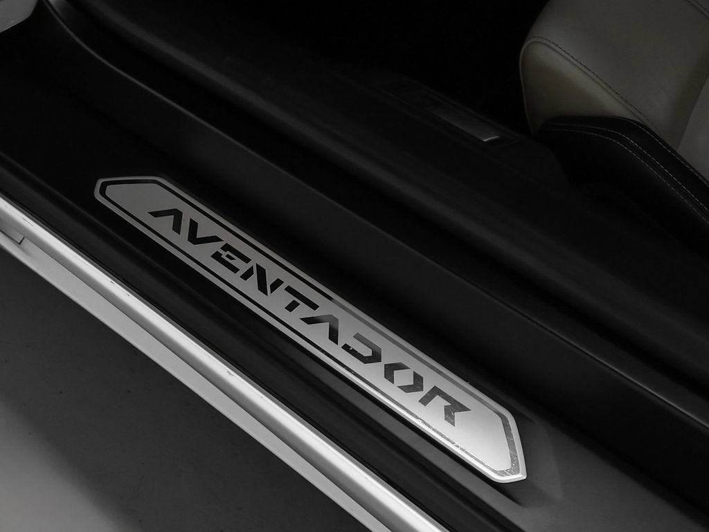 2014 Lamborghini Aventador Base