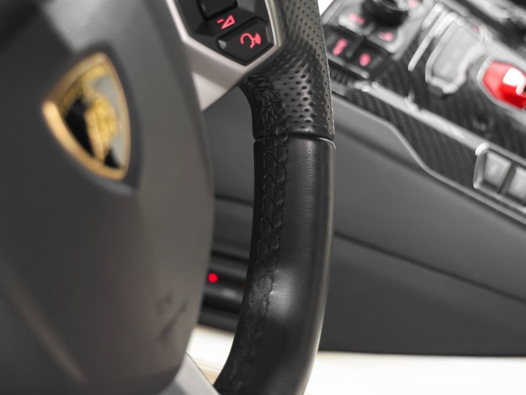 2014 Lamborghini Aventador Base