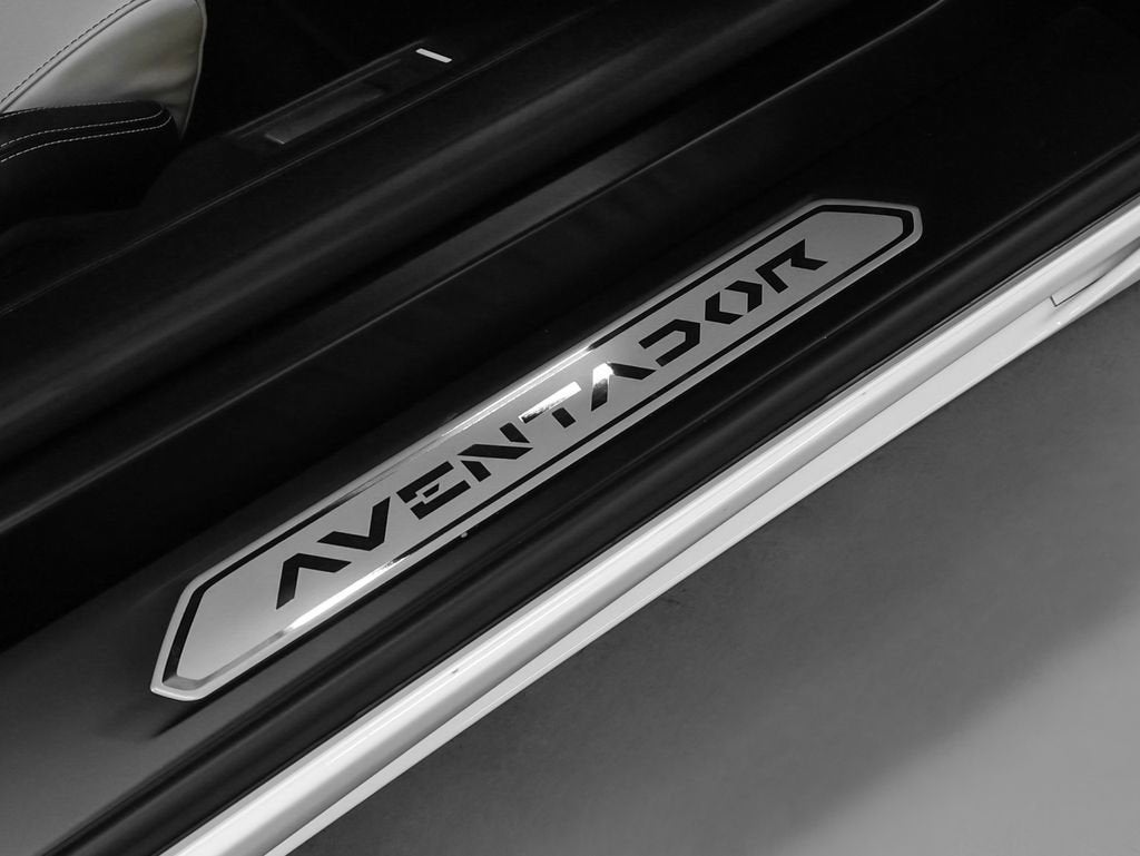 2014 Lamborghini Aventador Base