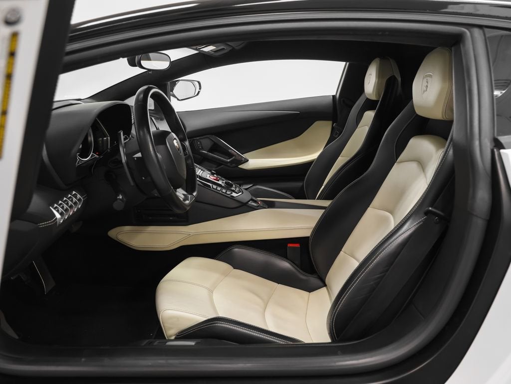 2014 Lamborghini Aventador Base