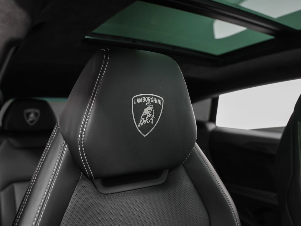 2022 Lamborghini Urus Base